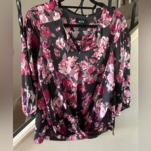 Womans Blouse, size Medium